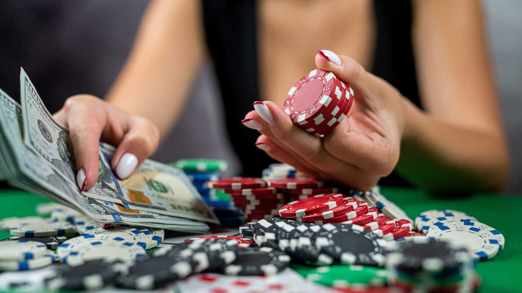 Chiến lược chơi Poker Cash: 10 mẹo hàng đầu từ các chuyên gia