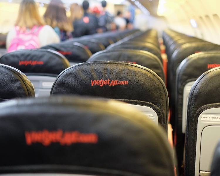 hang-deluxe-co-doi-ve-may-bay-vietjet